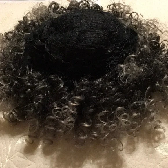 NWT,Silver Gray Mix, Curly Afro style BOB, FULL WIG,CAP, NIB - Picture 7 of 10
